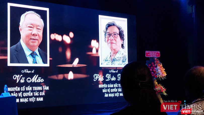 Tại buổi lễ tổng kết năm 2020, các nhạc sĩ đã tưởng niệm nhạc sĩ Vũ Mão - nguyên cố vấn của VCPMC và nhạc sĩ Phó Đức Phương, nguyên Giám đốc VCPMC. Cả hai nhạc sĩ đều từ trần năm 2020 (Ảnh: Hoà Bình) Tại buổi lễ tổng kết năm 2020, các nhạc sĩ đã tưởng niệm nhạc sĩ Vũ Mão - nguyên cố vấn của VCPMC và nhạc sĩ Phó Đức Phương, nguyên Giám đốc VCPMC. Cả hai nhạc sĩ đều từ trần năm 2020 (Ảnh: Hoà Bình)