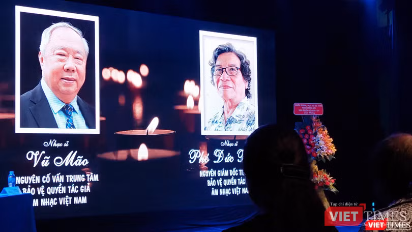 Tại buổi lễ tổng kết năm 2020, các nhạc sĩ đã tưởng niệm nhạc sĩ Vũ Mão - nguyên cố vấn của VCPMC và nhạc sĩ Phó Đức Phương, nguyên Giám đốc VCPMC. Cả hai nhạc sĩ đều từ trần năm 2020 (Ảnh: Hoà Bình) Tại buổi lễ tổng kết năm 2020, các nhạc sĩ đã tưởng niệm nhạc sĩ Vũ Mão - nguyên cố vấn của VCPMC và nhạc sĩ Phó Đức Phương, nguyên Giám đốc VCPMC. Cả hai nhạc sĩ đều từ trần năm 2020 (Ảnh: Hoà Bình)