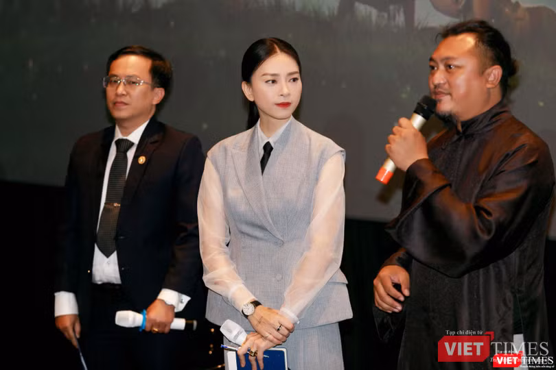 Đạo diễn Phan Gia Nhật Linh và nhà sản xuất Ngô Thanh Vân tại buổi trao đổi với báo chí (Ảnh: ĐPCC)