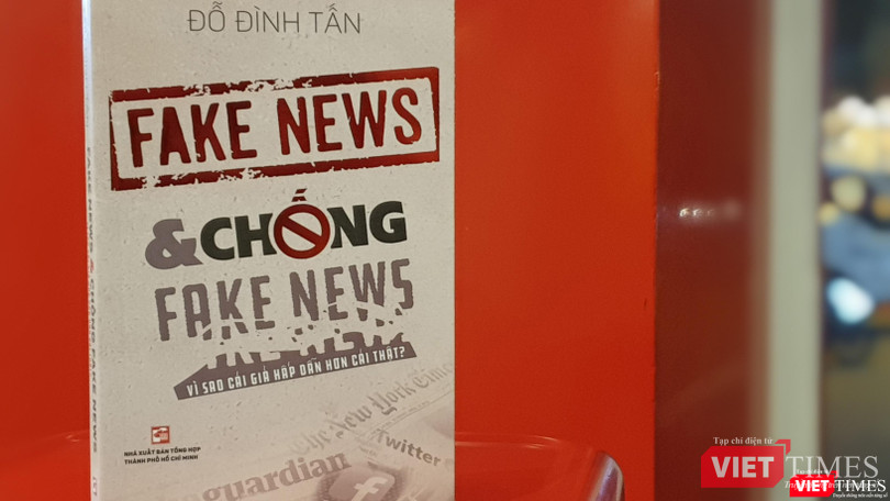 Bìa cuốn sách “Fake news và chống Fake news” của tác giả - nhà báo Đỗ Đình Tấn Bìa cuốn sách “Fake news và chống Fake news” của tác giả - nhà báo Đỗ Đình Tấn