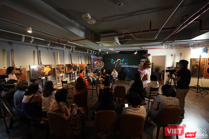 Talkshow mini bàn chuyện nghề tại khai mạc triển lãm