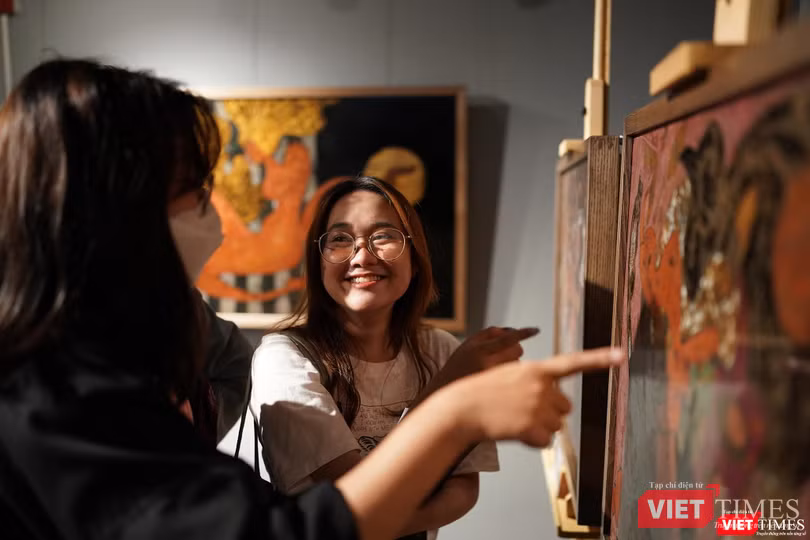 Sự hào hứng của người yêu nghệ thuật Sự hào hứng của người yêu nghệ thuật