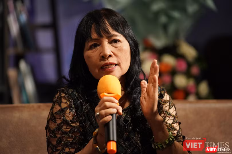 Tham gia tọa đàm, Tiến sĩ Mã Thanh Cao - Nguyên Giám đốc Bảo tàng Mỹ thuật TP.HCM cảm ơn họa sĩ Trần Ngọc Hưng đã mang tranh từ Hà Nội vào triển lãm tại phương Nam Tham gia tọa đàm, Tiến sĩ Mã Thanh Cao - Nguyên Giám đốc Bảo tàng Mỹ thuật TP.HCM cảm ơn họa sĩ Trần Ngọc Hưng đã mang tranh từ Hà Nội vào triển lãm tại phương Nam