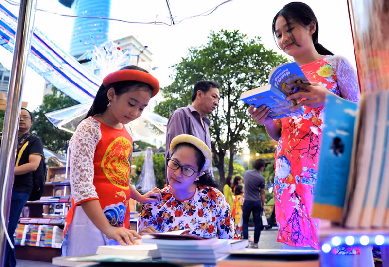 Đường sách Tết - điểm đến của người dân TP.HCM dịp Tết