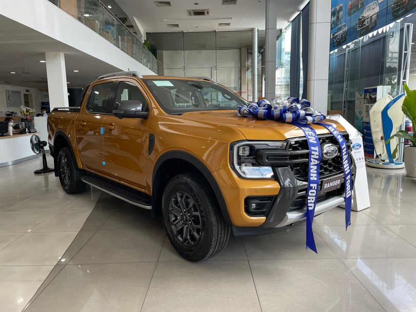 ford ranger vàng 20223.jpg