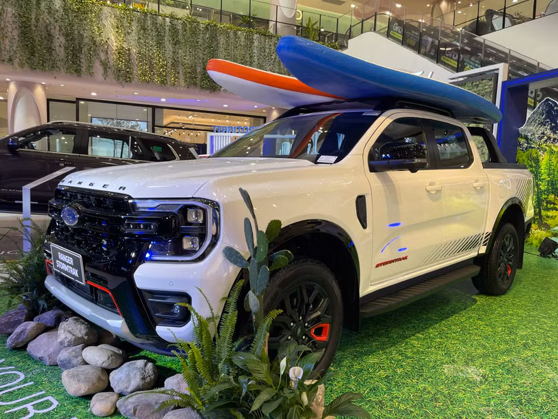 Ranger Stormtrak trắng.jpg