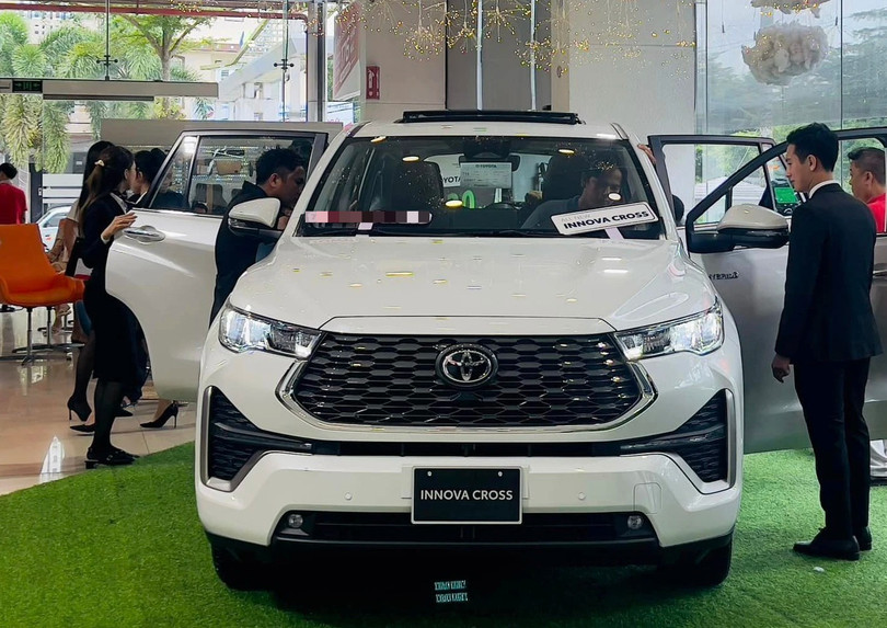 innova cross 2024 tại đại lý.jpeg