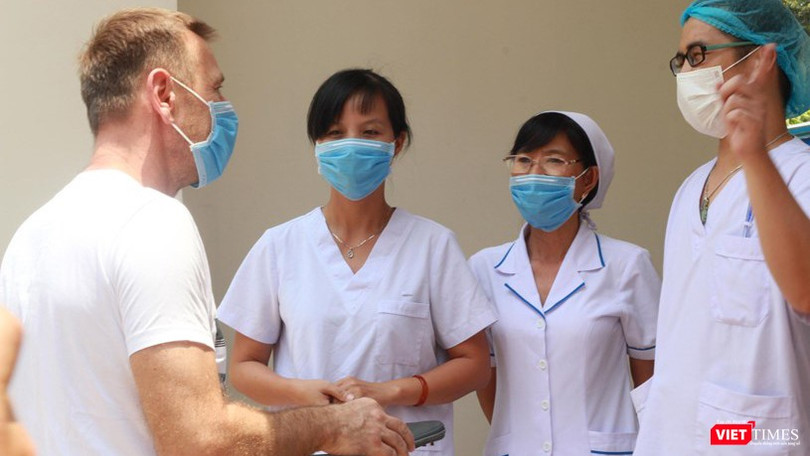 TP.HCM có 2 bệnh nhân bị dương tính trở lại sau khi được tạm biệt bác sĩ tại BV Dã chiến Củ Chi (Ảnh: Đình Nguyên) 