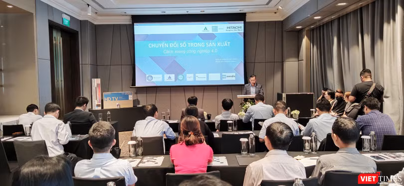 Ông Nguyễn Hoàng Hiệp, Giám đốc Công ty Hitachi Systems Việt Nam phát biểu tại Hội thảo “Chuyển đổi công nghệ số trong sản xuất” (Ảnh: Hoàng Hải) 