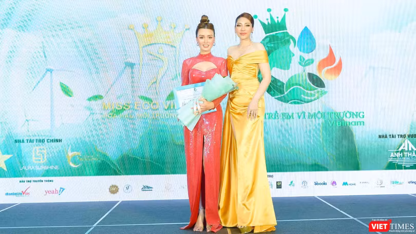 Hoa hậu Đặng Thu Thảo lộng lẫy trở lại trong vai trò Giám khảo