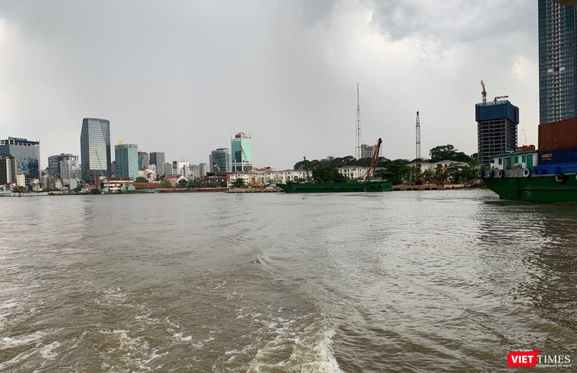 Hiện trạng đại dự án trung tâm phức hợp Sài Gòn – Ba Son nhìn từ sông Sài Gòn.