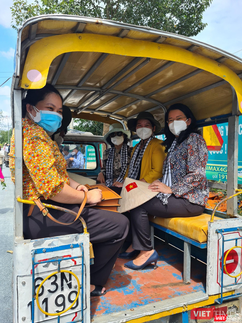 Du lịch Bến Tre đang là xu hướng có thể kết nối vì tỉnh này rất gần TP.HCM và đặc biệt nổi bật là vùng dừa phương Nam. Ảnh: SDL Du lịch Bến Tre đang là xu hướng có thể kết nối vì tỉnh này rất gần TP.HCM và đặc biệt nổi bật là vùng dừa phương Nam. Ảnh: SDL