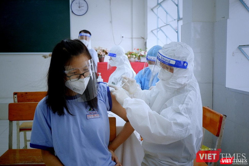 Học sinh toàn TP.HCM từ 12-17 tuổi được tạo điều kiện tiếp cận và có cơ hội tiêm vắc xin ngừa COVID-19. Ảnh: HCDC Học sinh toàn TP.HCM từ 12-17 tuổi được tạo điều kiện tiếp cận và có cơ hội tiêm vắc xin ngừa COVID-19. Ảnh: HCDC