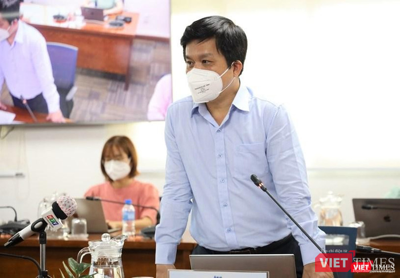 Phó Giám đốc HCDC Nguyễn Hồng Tâm đề nghị các địa phương, trường học thực hiện nghiêm quy định này trong quá trình tổ chức tiêm vắc xin phòng COVID-19 cho trẻ. Ảnh: TTBC