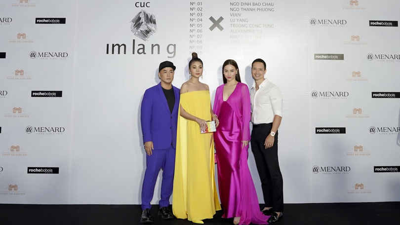 Thanh Hằng - Hà Hồ sóng đôi xuất hiện tại Triển lãm Nguyễn Công Trí