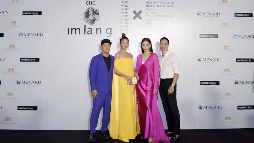 Thanh Hằng - Hà Hồ sóng đôi xuất hiện tại Triển lãm Nguyễn Công Trí