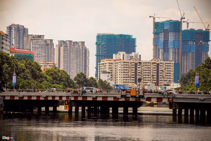 'Rung be tong' tai khu do thi xa hoa tren duong Nguyen Huu Canh hinh anh 12 