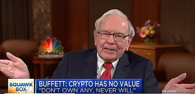 Tỷ phú Warren Buffett cho biết sẽ không mua tất cả bitcoin trên thế giới dù chỉ với giá 25 USD vì nó không tạo ra bất cứ thứ gì. Ảnh: CNBC.