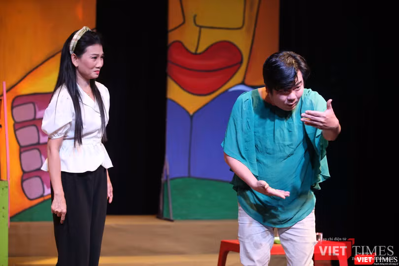 NSƯT Mỹ Uyên – Giám đốc Nhà hát Kịch Sân khấu nhỏ 5B và Đạo diễn: Nghệ sỹ Chánh Trực cùng tham gia vở diễn