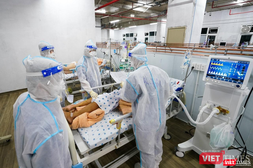 Điều trị bệnh nhân ở Trung tâm Hồi sức COVID-19 Bệnh viện Đại học Y Dược TP.HCM Điều trị bệnh nhân ở Trung tâm Hồi sức COVID-19 Bệnh viện Đại học Y Dược TP.HCM