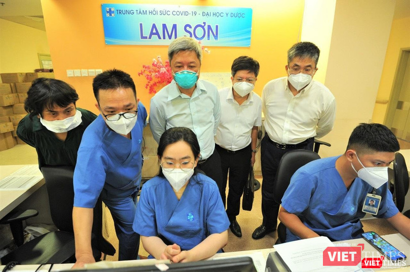 Thứ trưởng Bộ Y tế Nguyễn Trường Sơn thăm Trung tâm Hồi sức COVID-19 BV Đại học Y Dược TP.HCM Thứ trưởng Bộ Y tế Nguyễn Trường Sơn thăm Trung tâm Hồi sức COVID-19 BV Đại học Y Dược TP.HCM