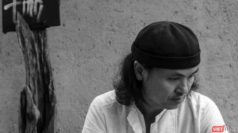 Đạo diễn Đoàn Quang Anh Khanh ra mắt tuyển tập thi họa Rỗng. 