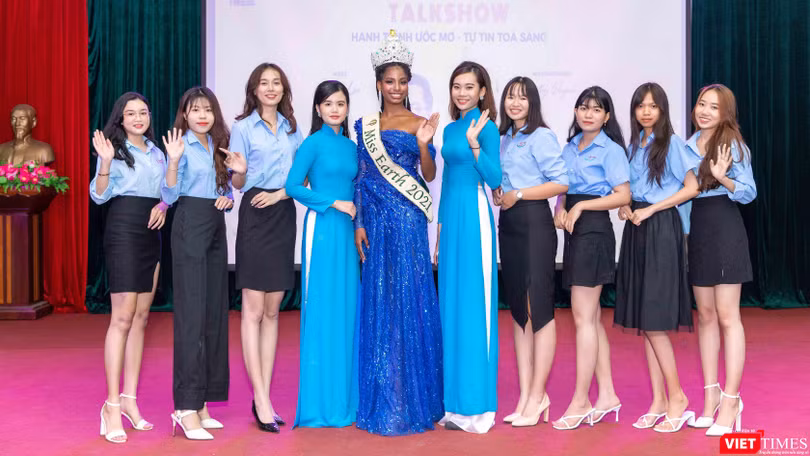 Miss Earth 2021, Hoa hậu Trái đất Destiny Wagner giao lưu với sinh viên Đại học Tây Đô
