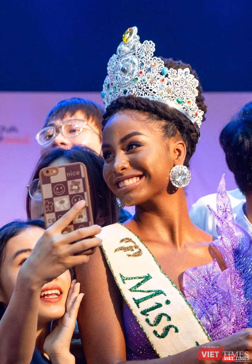 Miss Earth 2021 nhận được những lời khen ngợi về sự thân thiện, gần gũi và hoà đồng