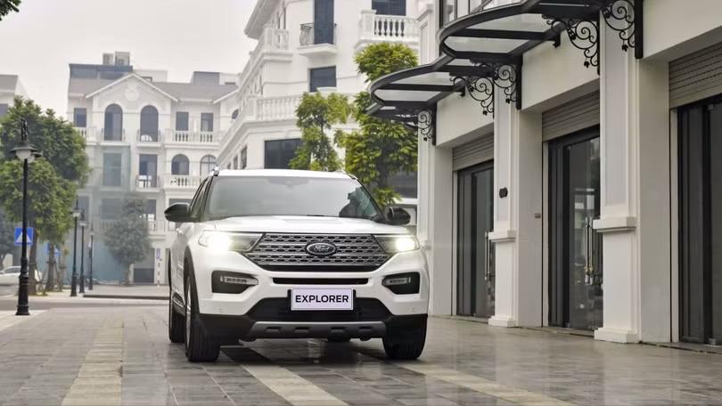 25_Ford-Explorer_Ngoai-that.jpg