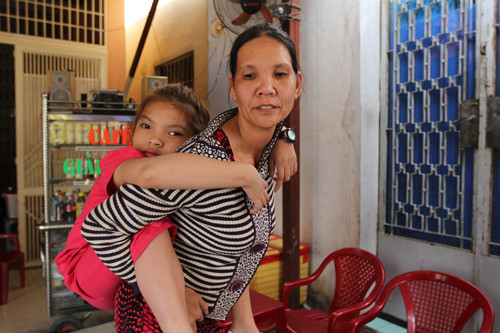 Vợ ông Bảo Tài và con gái bị bệnh. Ảnh: Duy Trần Vợ ông Bảo Tài và con gái bị bệnh. Ảnh: Duy Trần