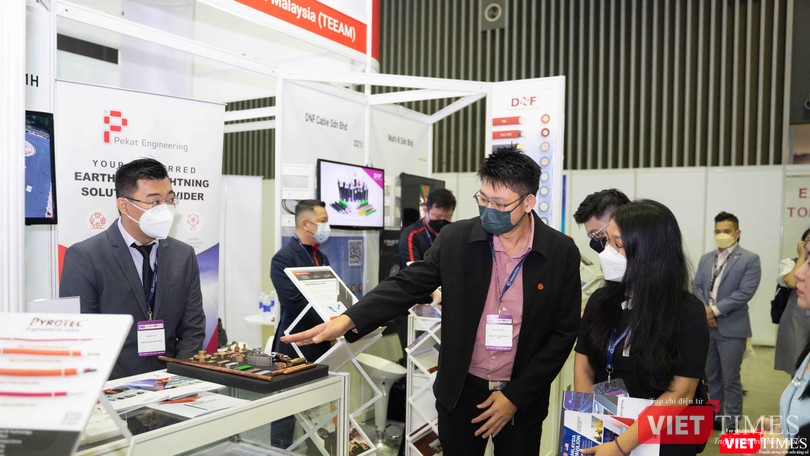 Triển lãm năng lượng sạch có sự tham dự của rất nhiều nước trên thế giới. Ảnh: HB Triển lãm năng lượng sạch có sự tham dự của rất nhiều nước trên thế giới. Ảnh: HB