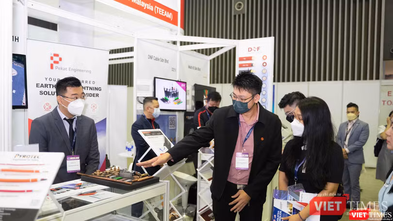 Triển lãm năng lượng sạch có sự tham dự của rất nhiều nước trên thế giới. Ảnh: HB