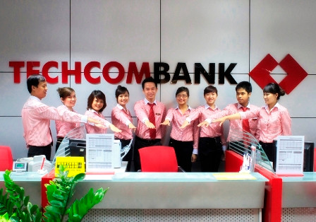 Thu nhập bình quân của người lao động Techcombank trong năm 2015 là 20 triệu đồng/người/tháng.