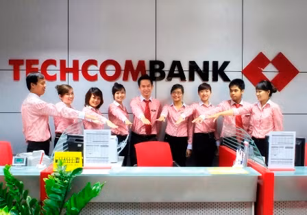 Thu nhập bình quân của người lao động Techcombank trong năm 2015 là 20 triệu đồng/người/tháng.