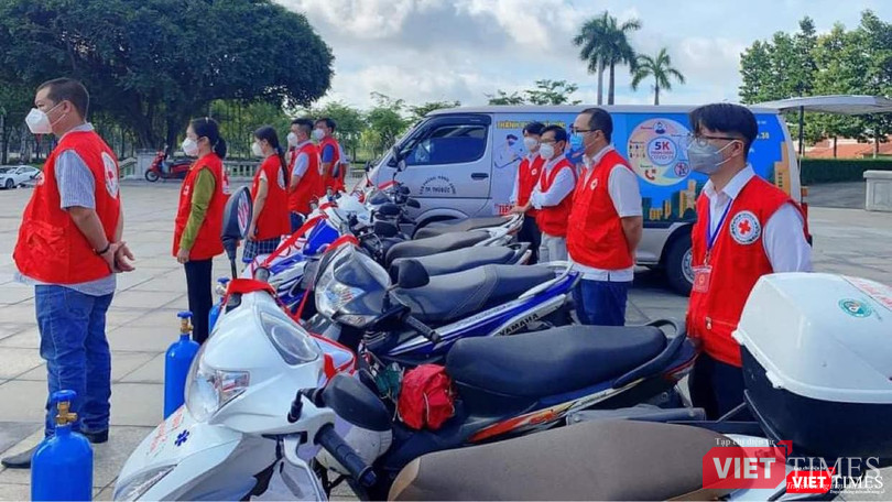 Đội ngũ y bác sĩ, điều dưỡng BV Lê Văn Thịnh thực hiện tiêm vaccine COVID-19 lưu động ở TP Thủ Đức (TP.HCM)