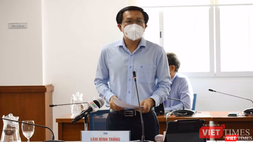 Giám đốc Sở Thông tin - Truyền thông TP.CM, ông Lâm Đình Thắng phát biểu tại họp báo. Ảnh: Huyền Mai
