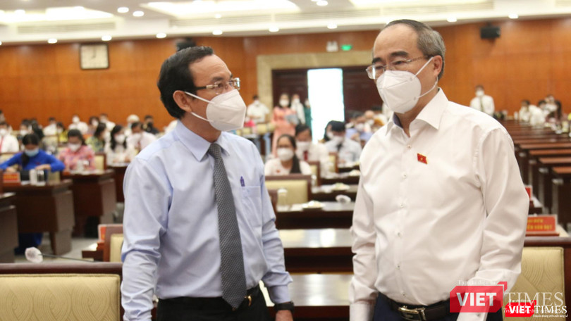 Tham dự kỳ họp có Ủy viên Bộ Chính trị, Bí thư Thành ủy Nguyễn Văn Nên, nguyên Ủy viên Bộ Chính trị, nguyên Bí thư Thành ủy, Đại biểu Quốc hội TP Nguyễn Thiện Nhân; Ủy viên Trung ương Đảng, Phó Bí thư Thường trực Thành ủy, Chủ tịch UBND TP.HCM Phan Văn Mãi...