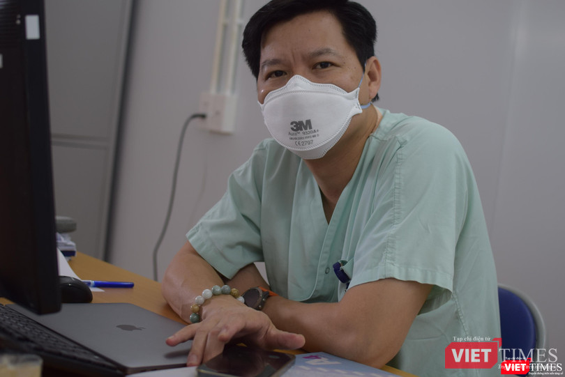 TS.BS Lưu Quang Thuỳ vào với vùng dịch TP.HCM từ những ngày căng thẳng đầu tiên. Ảnh: Hoà Bình TS.BS Lưu Quang Thuỳ vào với vùng dịch TP.HCM từ những ngày căng thẳng đầu tiên. Ảnh: Hoà Bình