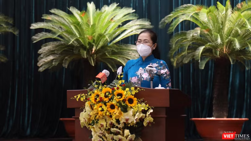 Chủ tịch HĐND TP.HCM Nguyễn Thị Lệ phát biểu khai mạc kỳ họp thứ 3 HĐND TP.HCM khoá X sáng ngày 18/10