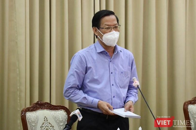 Chủ tịch UBND TP Phan Văn Mãi chỉ đạo tại cuộc họp về tình hình phòng, chống dịch COVID-19 trên địa bàn TP.HCM