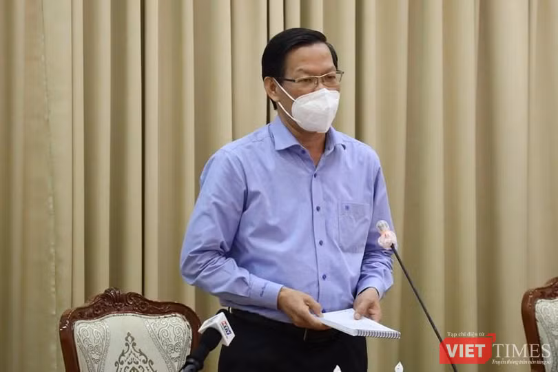 Chủ tịch UBND TP Phan Văn Mãi chỉ đạo tại cuộc họp về tình hình phòng, chống dịch COVID-19 trên địa bàn TP.HCM