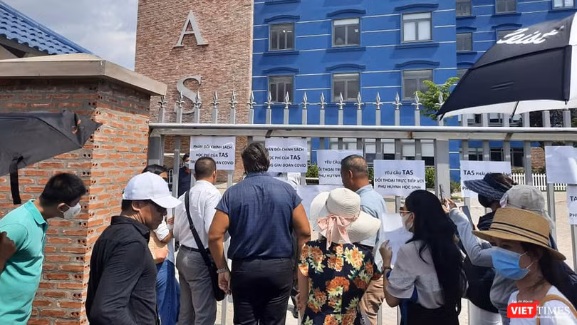 Sở GD&ĐT có biện pháp gì khi phụ huynh quá khích tiếp tục đi kiện dù năm học đã tiếp tục (Ảnh: PH) 