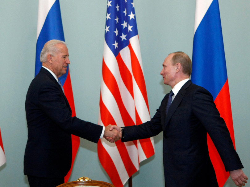 Tổng thống Nga Putin và Phó Tổng thống Mỹ Biden. Ảnh AP