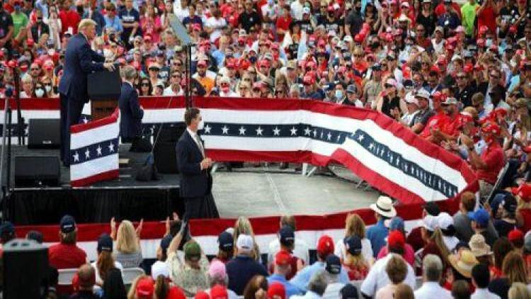 Cử tri ủng hộ Trump (Ảnh: UNS)