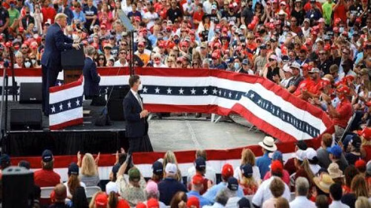 Cử tri ủng hộ Trump (Ảnh: UNS)