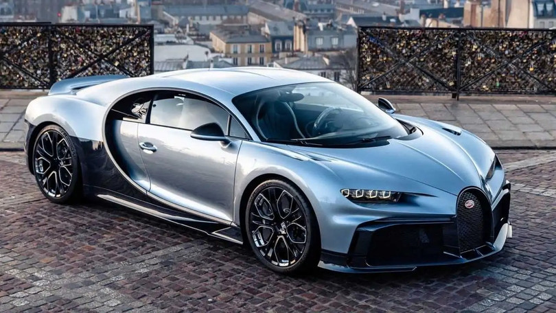 5. Bugatti Chiron Profilee: 10,8 triệu USD. (khoảng 274,89 tỉ đồng). Xe trang bị động cơ W16 quad-turbo, dung tích 8.0L, công suất 1.479 mã lực và mô-men xoắn 1.600 Nm. Profilée tăng tốc mất 2,3 giây để chạy từ 0 đến 100 km/h, tốc độ tối đa 380 km/h.