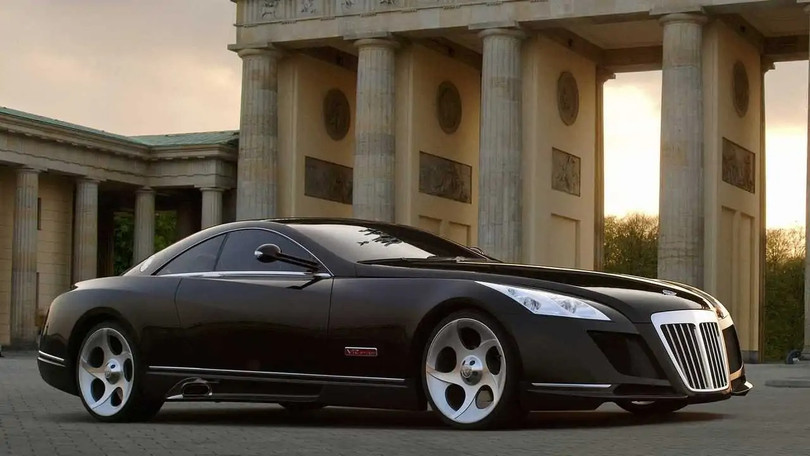 7. Mercedes-Maybach Exelero: 8 triệu USD. (khoảng 203,62 tỉ đồng). Được trang bị khối động cơ tăng áp V12, công suất 700 mã lực, mẫu xe này có khả năng tăng tốc từ 0-100 km/h trong 4,4 giây và đạt tốc độ tối đa 350 km/h. Mẫu xe có chiều dài ngoại cỡ 5,89m, chiều rộng 2,14m, và trọng lượng trên 2,5 tấn