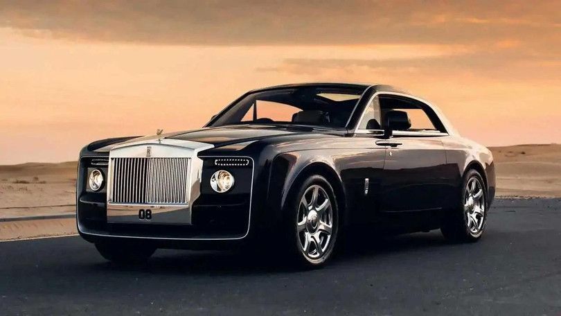 4. Rolls-Royce Sweptail: 12,8 triệu USD. (khoảng 325,79 tỉ đồng). Rolls-Royce Sweptail sử dụng động cơ V12 6.75 lít, cho công suất 453 mã lực và mô-men xoắn cực đại 719Nm, tốc độ tối đa 250 km/h.