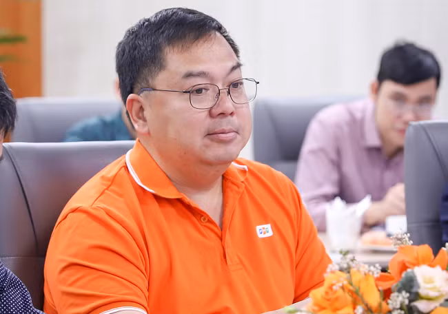 Ông Hoàng Nam Tiến rời ghế Chủ tịch HĐQT FPT Telecom (Ảnh: FPT)