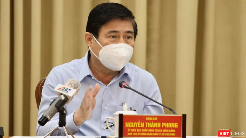 Chủ tịch UBND TP.HCM khẳng định dứt khoát dừng bắn pháo hoa (Ảnh: TTBC) 